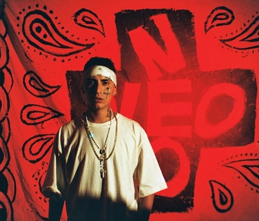 El rapero y freestyler argentino presenta el videoclip oficial de "Inflamable", el mismo tiene escenas en donde se ve a Neo desplegar todo su talento interpretativo 